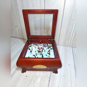 Vtg 2004 Holiday Memories Music Box Snow Scene Ice Scater Mr. Christmas Rotating